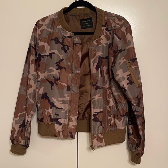 Green bomber jacket | camo print - Picture 1 of 3